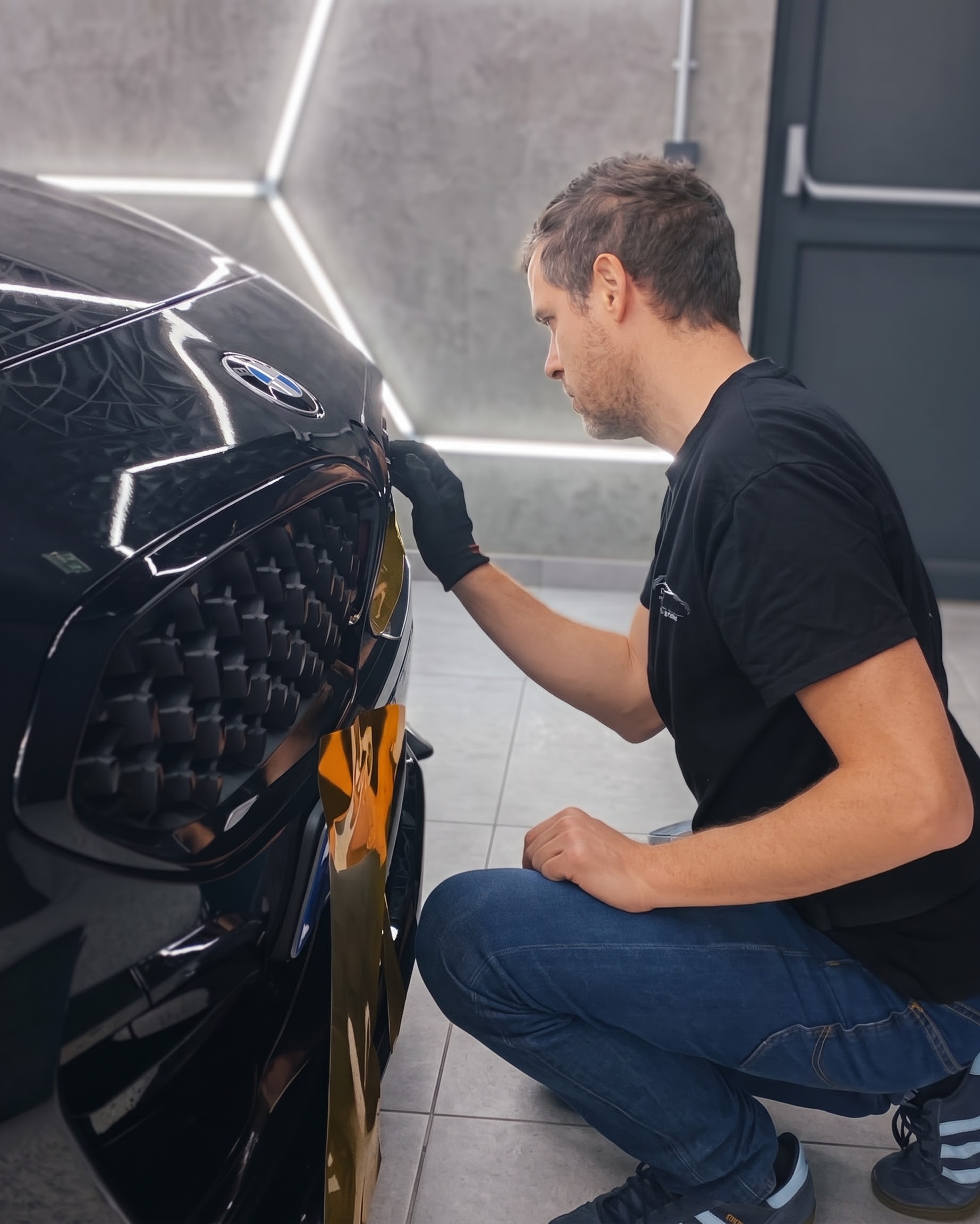 Pose précise d’un film sur une carrosserie